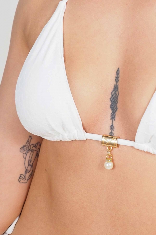 Embossed triangle set with pearl