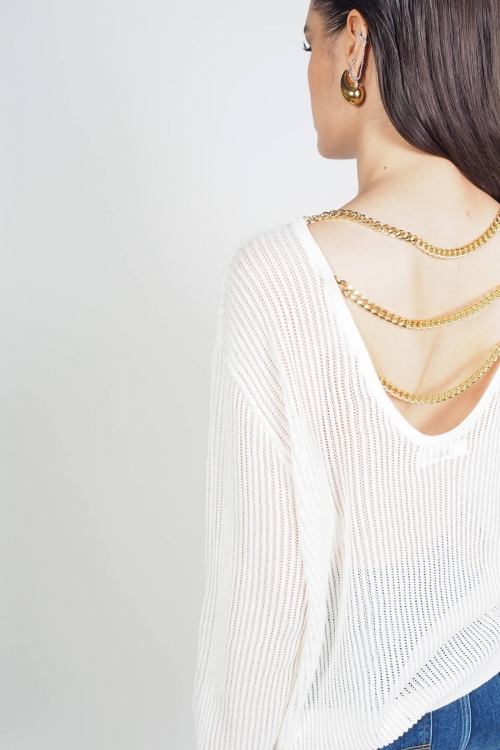 Perforated top with chains
