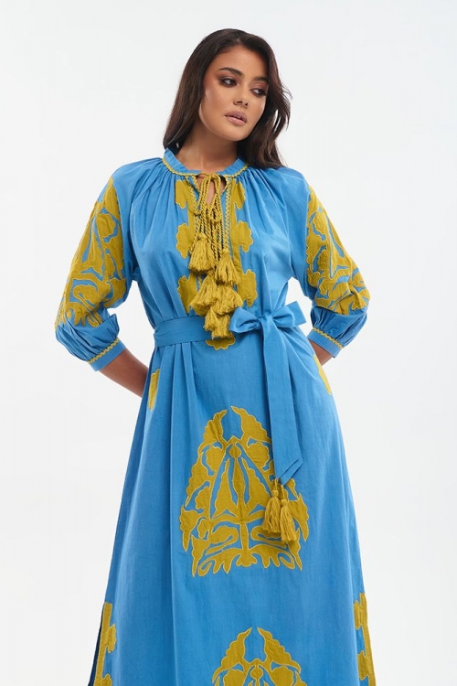 Μακρύ φόρεμα με 3/4 μανίκι με χρυσά κεντήματα