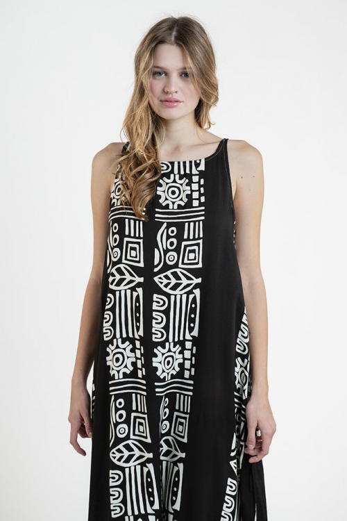 Μακρύ φόρεμα με λευκ΄ά σχέδια