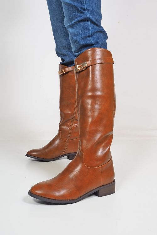 Flat buckle boots