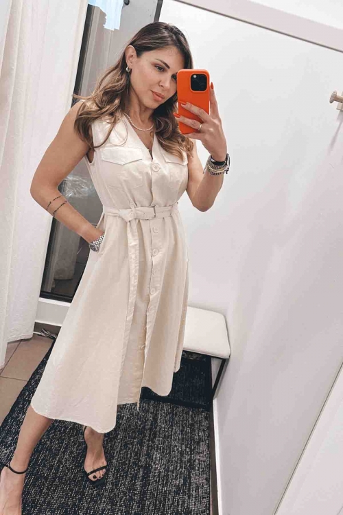 Sleeveless buttoned dress with belt