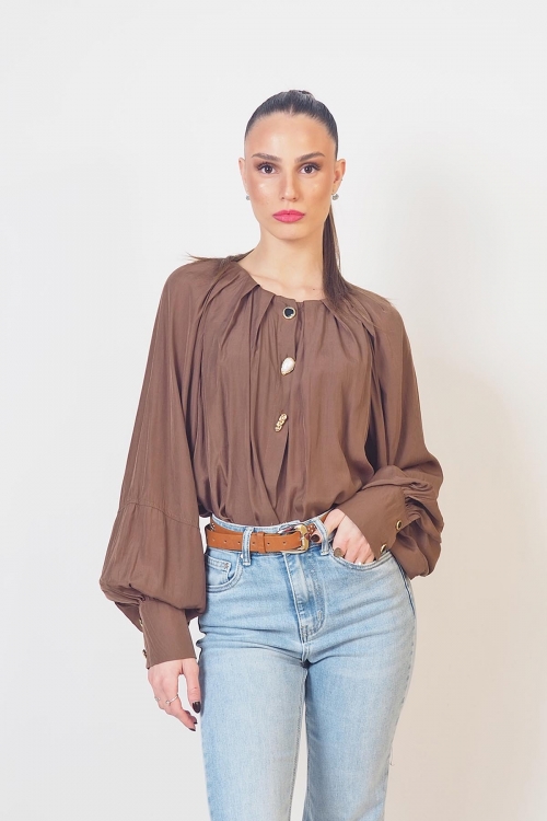 Soft shirt with golden buttons