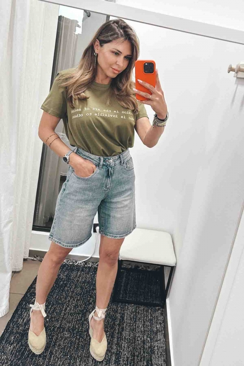 T shirt with golden details