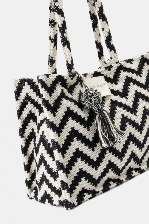 Shopper bag with geometric design