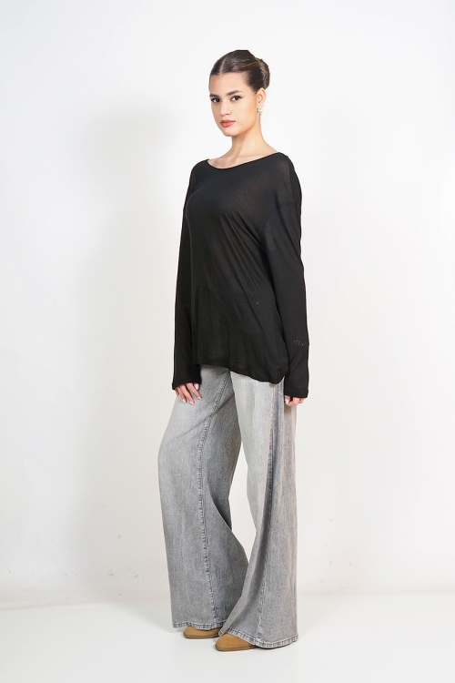 V cut loose top Sarah