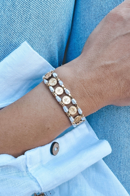 Pearl bracelet with tassels