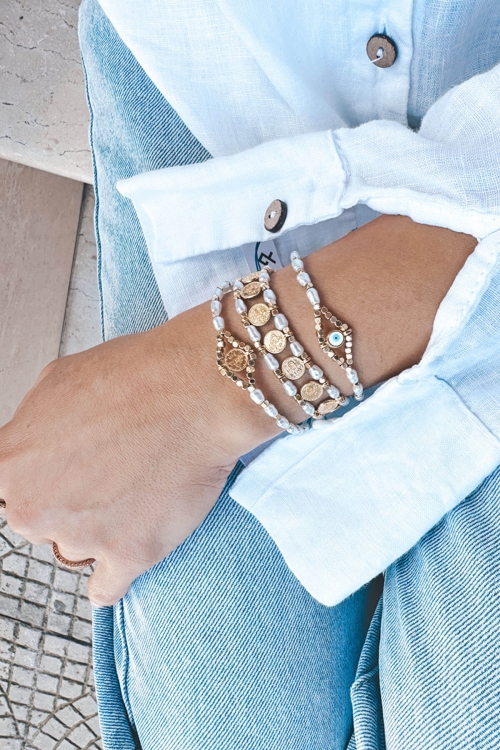 Pearl bracelet with tassels